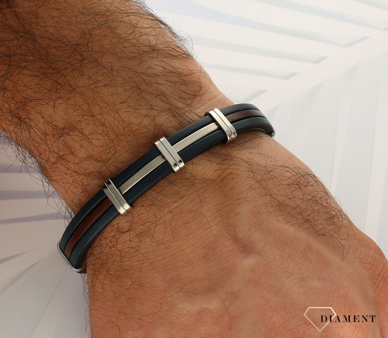 Bransoletka męska skórzana ze stalowymi elementami B SP BA13366  to świetny pomysł na prezent dla stylowego mężczyzny. Bransoletka męska skórzana (1).jpg